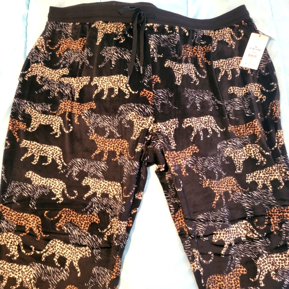 Secret Treasures Cheeta Print Jogger Pants